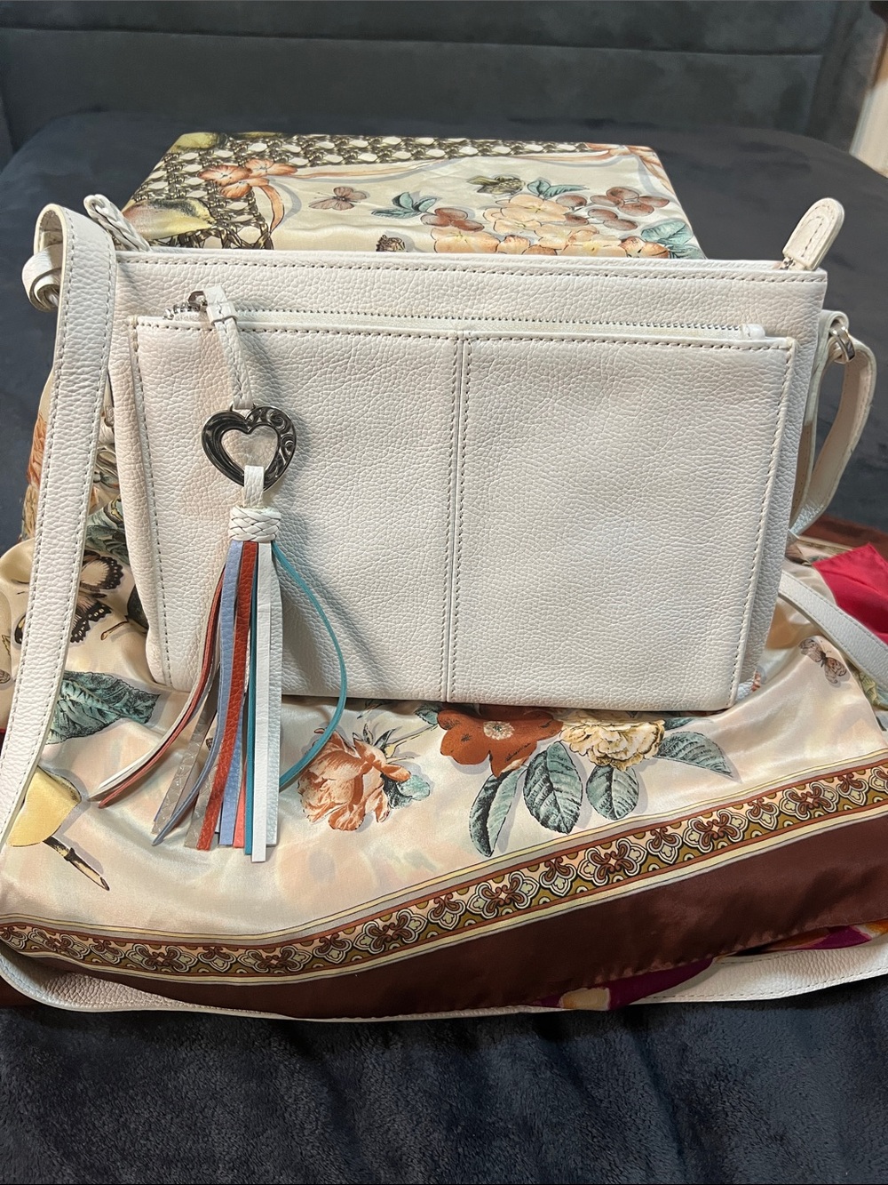 Brighton Barbados White Leather Muti City Organizer Tassel Magnetic Crossbody - Picture 3 of 17